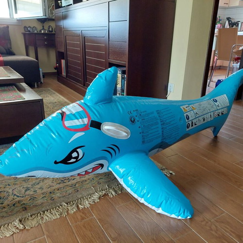 Bestway Shark inflatable sea float with handles like new (175 x 90 m)
