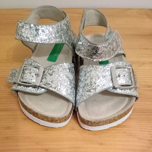 United Colors of Benetton sandals silver color with glitter like new