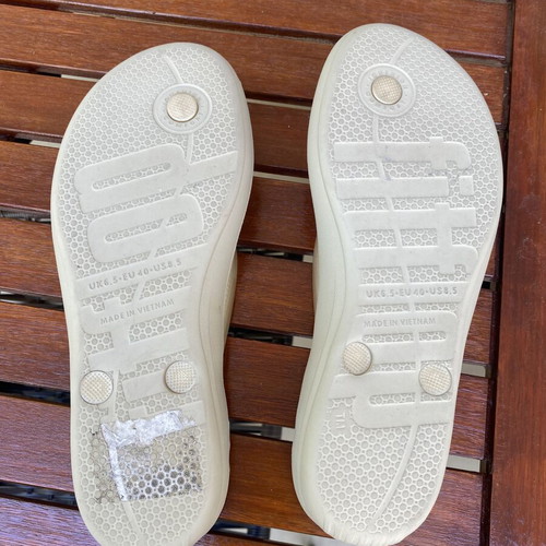 Fitflop Iquoshion Comfort flip flops like new, gold color, size 40