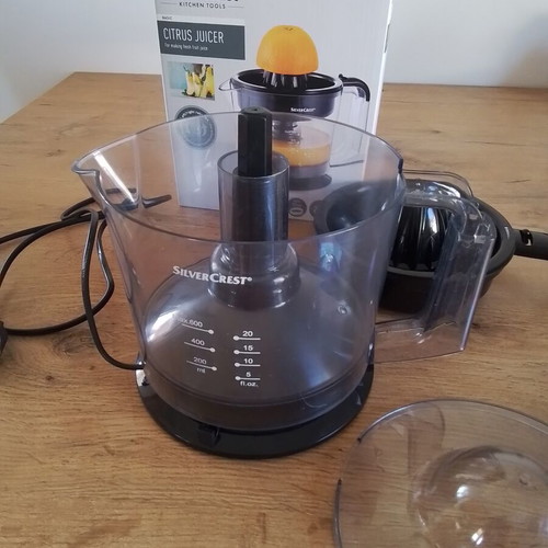 Electric juicer