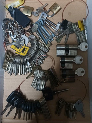 Keys used, pack of over 100 pieces