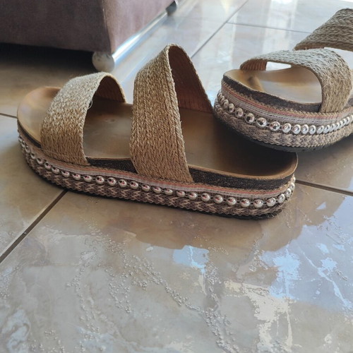 Flatform sandals like new, beige with straw details, size 38