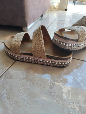 Flatform sandals like new, beige with straw details, size 38