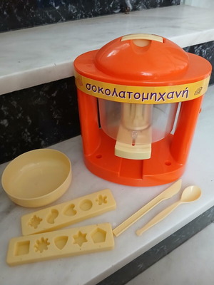 Chocolate machine toy used with necessary accessories