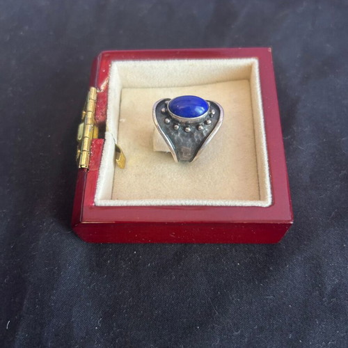 Silver 925 vintage ring with blue stone like new