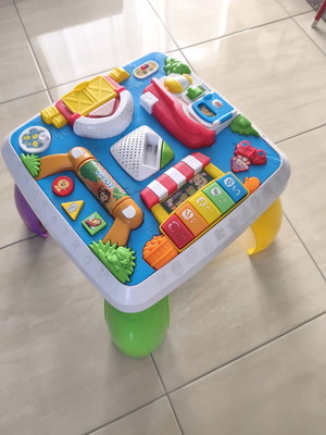 Τραπέζι δραστηριοτήτων Fisher Price μεταχειρισμένο με μουσική και κουμπιά