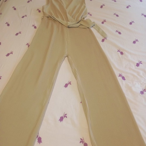 Beige jumpsuit like new, elastic waist, pleated bottom, size S