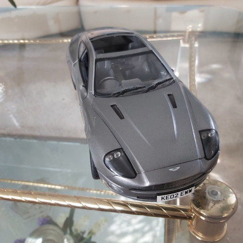 Αυτοκίνητο συλλεκτικό Aston Martin κλίμακα 1:18 μεταχειρισμένο