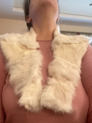 Fur yakas with cuffs like new, white color