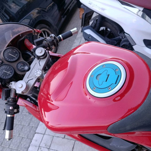 Ducati 750ss 2002 used with freshly painted tank