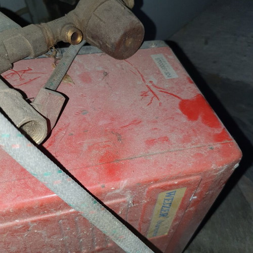 Weizer oil burner with boiler, expansion tank and 2 radiators used