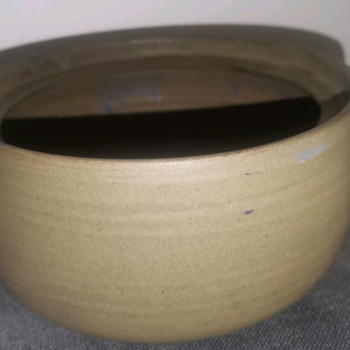 Ceramic decoration used, khaki with bird-shaped lid