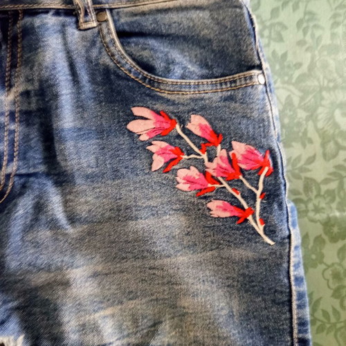 Women's denim shorts medium with embroidered flowers used, blue