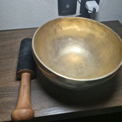 Tibetan singing bowl medium to large size 22cm new