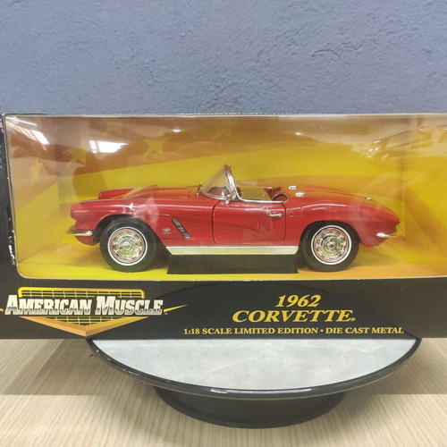 Chevrolet Corvette 1962 Metal Model Scale 1:18 New