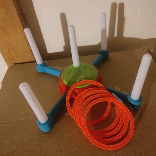 Ring toss game with rotating target like new