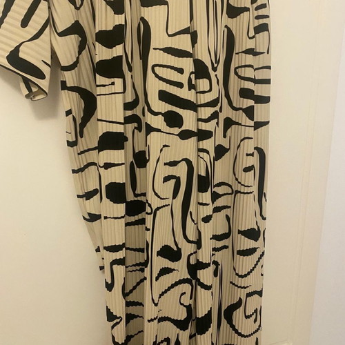 Cos set new, size XS fits medium, loose fit