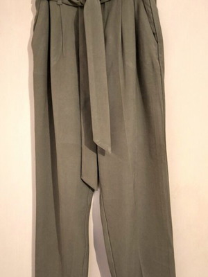 H&M khaki pants size 32 like new with pleats and belt