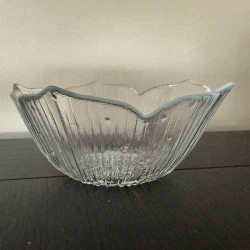 Vintage glass bowls flower-shaped set of 6 like new