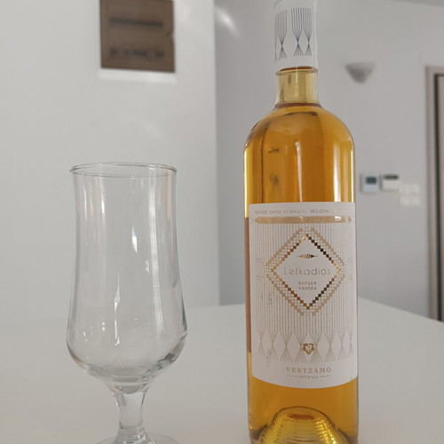 Lefkadios Vardea Vertzamo white dry wine sealed bottle