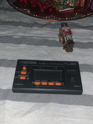 Boss TU-80 tuner metronome authentic like new