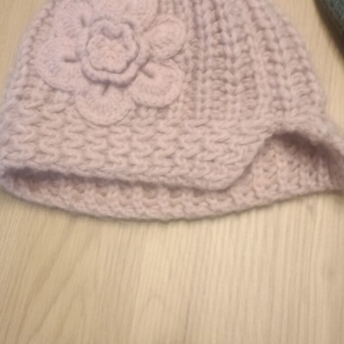 Winter hats and knit caps like new, multicolored
