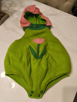 Flower costume baby for 0-6 months like new