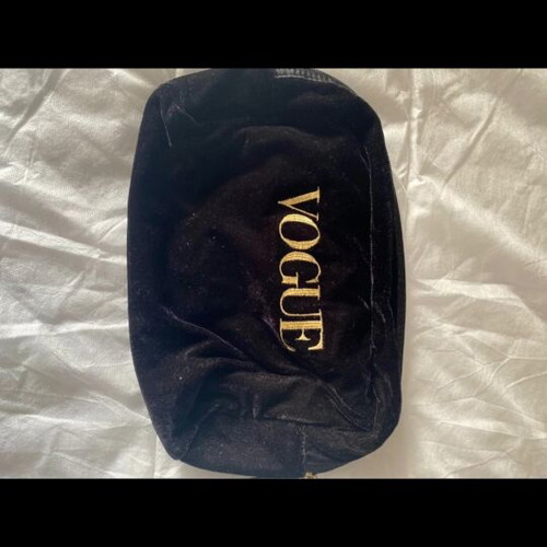 Velvet Vogue pouch like new, black