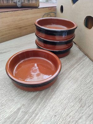 Set of 4 small terracotta bowls like new, 12 cm diameter