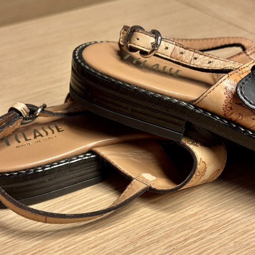 Alviero Martini 1ª Classe Geo Classic leather sandals size 38 like new