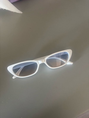 White sunglasses like new with light blue color
