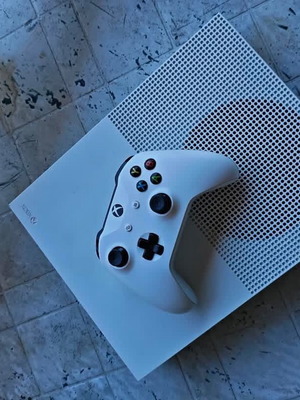 Xbox One S 1TB like new with HDMI cable