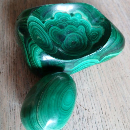 Vintage pack of two stone eggs malachite and onyx like new
