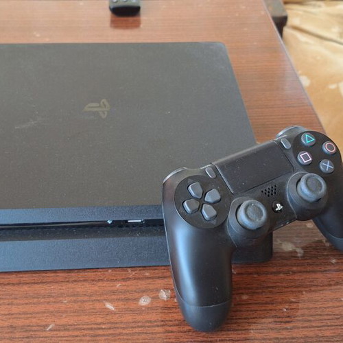 PlayStation 4 Slim console 500GB with 3 games and one controller