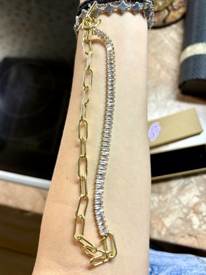 Gold necklace with zircon