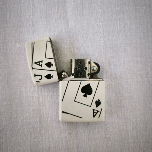 Zippo lighter with playing card design, like new