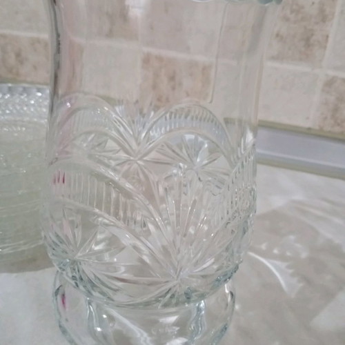 Dessert plates set of 6 and vase in excellent condition