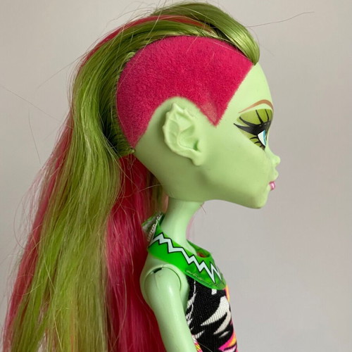 Monster High Venus McFlytrap doll 2012 Swim Class used