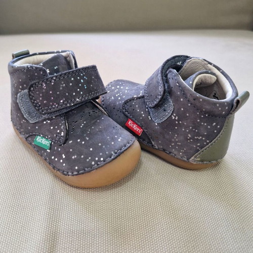 Kickers baby shoes for girl size 18 like new