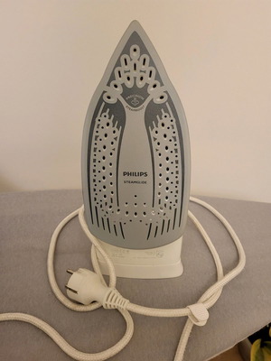 Philips Azur 2400W steam iron used