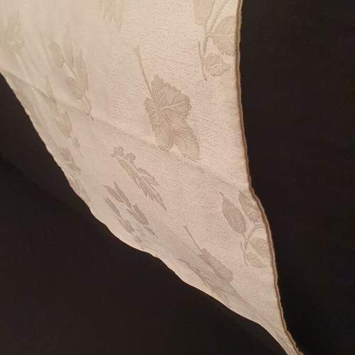 Pillowcase with embossed leaves, cream and white, 52x48 cm