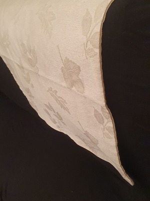 Pillowcase with embossed leaves, cream and white, 52x48 cm