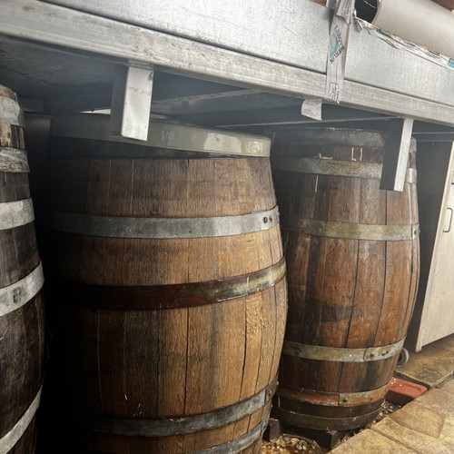 Wooden barrels like new, 150 kg capacity