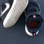 Παιδικά αθλητικά παπούτσια Nike μεταχειρισμένα, μέγεθος 23.5, μαύρα