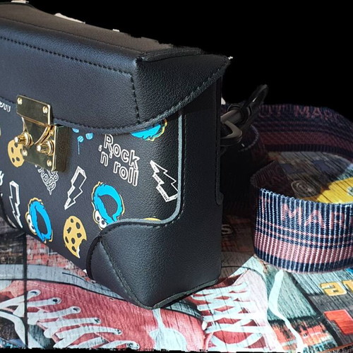 Shoulder bag like new with Rock'n' Roll prints, black and blue