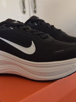 Nike Vomero Plus sneakers size 43 new