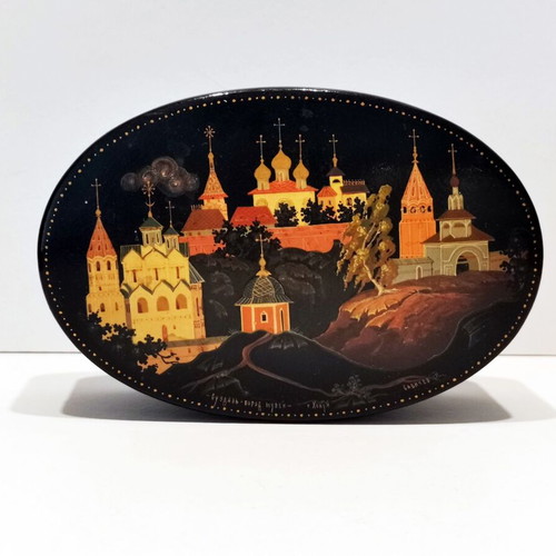 Russian lacquer box used with hand-painted art from Kholuy city museum