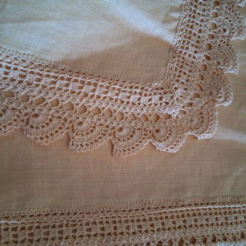Linen tablecloth new with handmade lace and 8 napkins