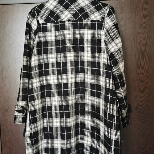 Gina Laura women's coat like new, black and white