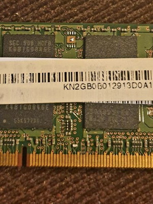 Δύο μνήμες RAM DDR3 2GB 1066MHz για laptop.